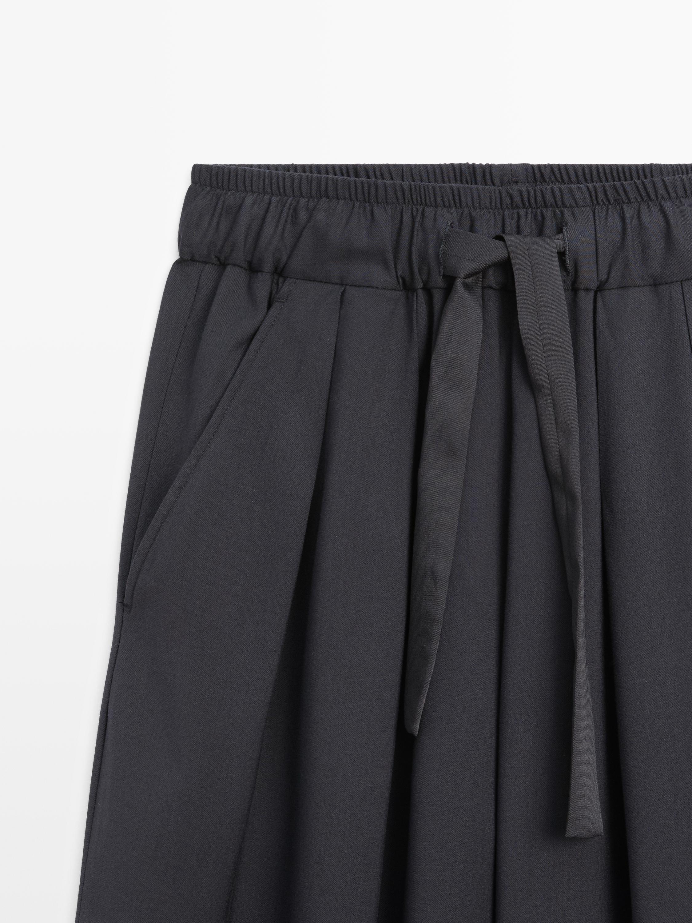 Voluminous wide-leg pleated trousers
